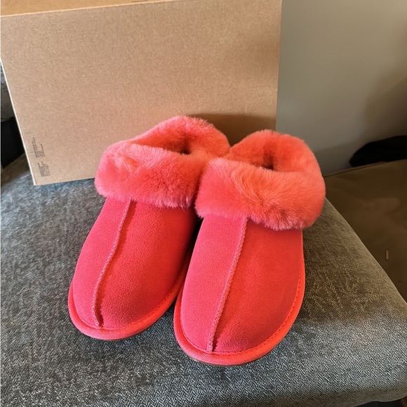 Ugg Moraene slippers 6 - Picture 2 of 5